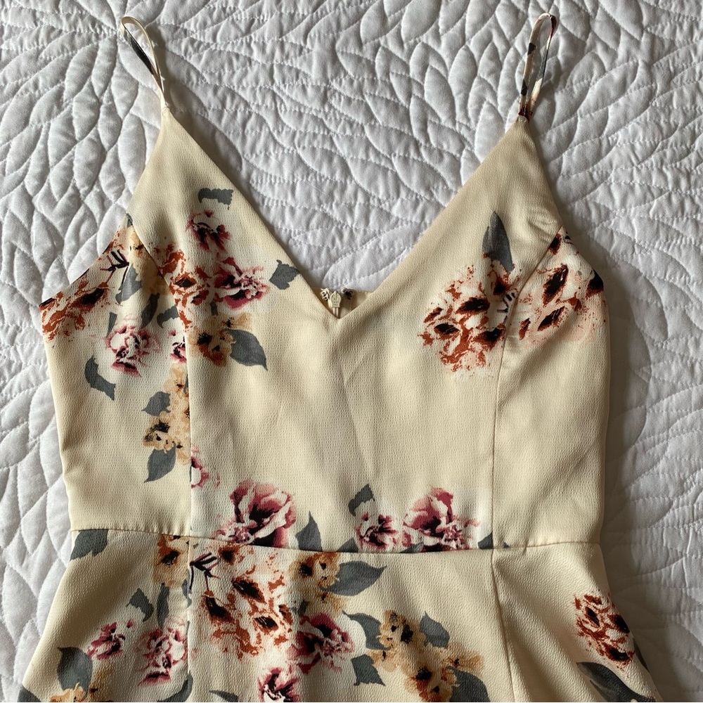 Feminine Cream Floral High-Low Dress - Picture 5 of 9